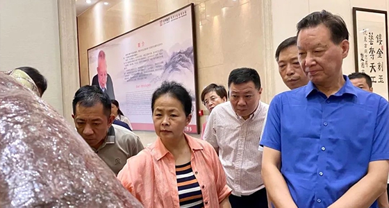 石语千秋松，，广迎八方客——88858cc永利·倪东方艺术博物馆